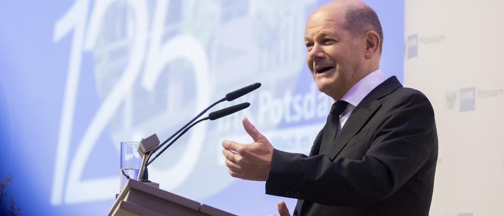 Bundeskanzler Olaf Scholz (SPD) spricht beim Festakt anlässlich von 125 Jahren Industrie- und Handelskammer (IHK) Potsdam. 