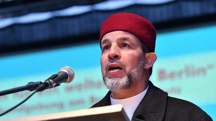  Imam Mohamed Taha Sabri fordert in seiner Freitagspredigt Vernunft und Toleranz. 