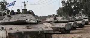 Israelische Panzer auf dem Weg zur Gaza-Grenze.