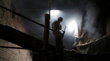 Ein ukrainischer Soldat in Awdijiwka.