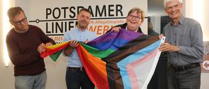 Queere Menschen, die in der DDR aufwuchsen, erzählten im Potsdam Museum aus ihren Leben. Von links Uwe Fröhlich, Moderator Robert Leichsenring, Martina Wilczynski und Michael Doyé.