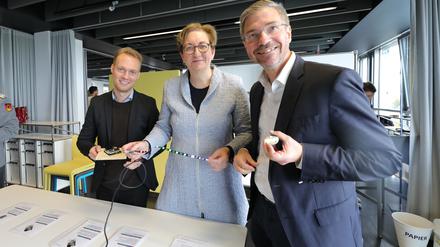 Oberbürgermeister Mike Schubert (rechts) und Bundesbauministerin Klara Geywitz, nahmen an der Eröffnung des „Potsdam Lab“, des Zentrums für Design Thinking und Wissenstransfer teil.