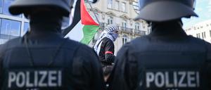 In zahlreichen deutschen Städten gab es nach den Hamas-Angriffen auf Israel propalästinensische Kundgebungen wie hier in Frankfurt am Main.