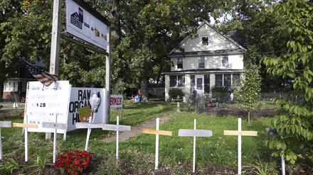 Das Haus, in dem ein Junge getötet und eine Frau lebensgefährlich verletzt wurde, nachdem sie von einem Mann niedergestochen wurden, der es auf sie abgesehen hatte, weil sie Muslime waren, steht in Plainfield, Illinois. 