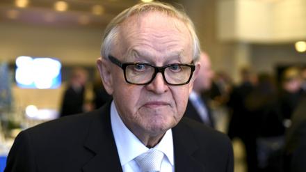 Martti Ahtisaari, damals Präsident von Finnland, nimmt an der Kaffeezeremonie zur Eröffnung des Landtags 2017 in der Finlandia-Halle teil.