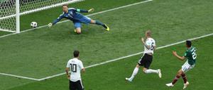 Hirving Lozano (r.) traf bei der WM 2018 zum 1:0-Sieg der Mexikaner gegen Deutschland. Der Flügelspieler ist auch am Mittwoch im Testspiel wieder mit dabei.