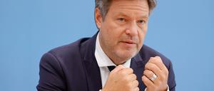 Bundeswirtschaftsminister und Vizekanzler Robert Habeck (Grüne) sagt den Menschen in Israel in einer Videoansprache Deutschlands Solidarität zu.