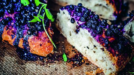 Heidelbeer-Oregano-Brot aus „Das Norwegen-Backbuch“.
