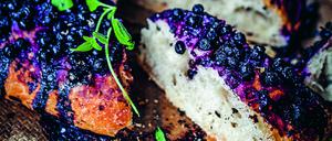 Heidelbeer-Oregano-Brot aus „Das Norwegen-Backbuch“.
