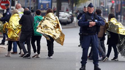 Nach dem tödlichen Messerangriff an einer Schule in Arras wurden die Schülerinnen und Schüler evakuiert. 