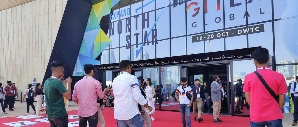 Eingang zum Konferenzgelände im Emirat Dubai am Montag: Berliner Start-ups besuchen hier die Konferenzen North Star und Gitex.