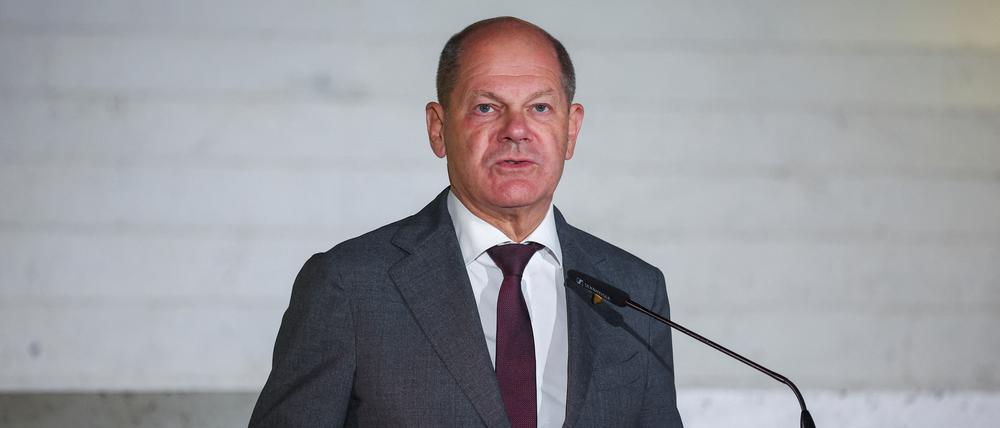 Bundeskanzler Olaf Scholz nimmt an einer Pressekonferenz beim Gipfeltreffen der Staats- und Regierungschefs in Tirana, Albanien, am 16. Oktober teil.