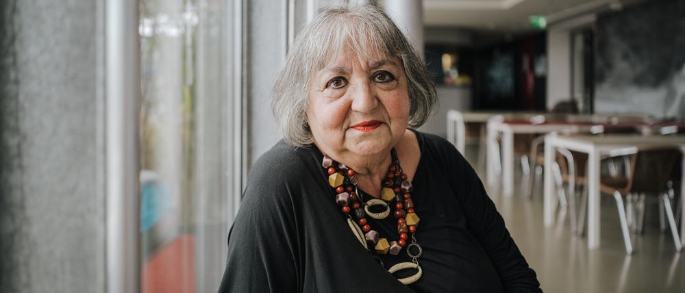 Sema Poyraz ist eine deutsche Schauspielerin, Filmregisseurin und Drehbuchautorin. Fotografiert am 14. August 2023 in Berlin.