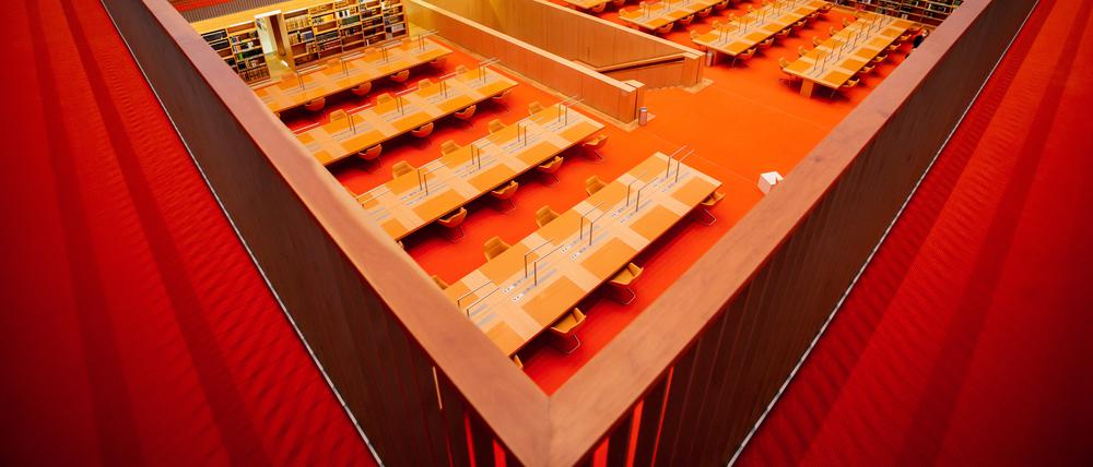 Der Allgemeine Lesesaal der Staatsbibliothek Unter den Linden. Die Staatsbibliothek Unter den Linden eröffnet nach 470 Millionen teurer Sanierung am 25.01.2021. Sie ist die größte wissenschaftliche Universalbibliothek im deutschsprachigen Raum. In ihren Regalen und Archiven finden sich etwa 25 Millionen Medien und Objekte. (zu «Staatsbibliothek Berlin bereit für mehr Autonomie») +++ dpa-Bildfunk +++