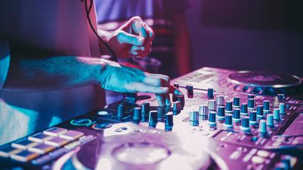 Produzenten von elektronischer Musik verdienen deutlich weniger als DJs.