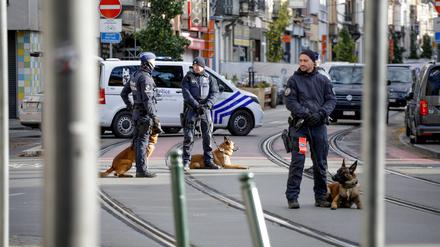 Der Schütze, der am 16. Oktober an diesem Ort zwei Schweden tötete, starb am 17. Oktober an den Schussverletzungen, die er bei seiner Festnahme erlitten hatte. 
