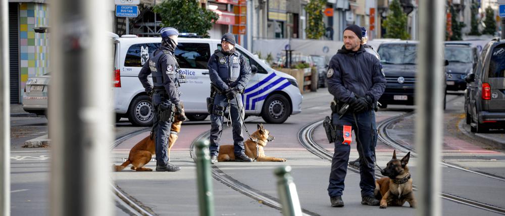 Der Schütze, der am 16. Oktober an diesem Ort zwei Schweden tötete, starb am 17. Oktober an den Schussverletzungen, die er bei seiner Festnahme erlitten hatte.