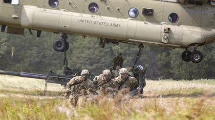 Die USA haben angesichts der Eskalation des Nahost-Konflikts 2000 Soldaten in Alarmbereitschaft versetzt.