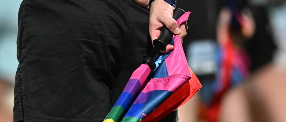 Queere Atleth:innen erfahren oftmals Diskriminierung und viele trauen sich bis heute nicht, offen mit ihrer sexuellen Orientierung umzugehen.