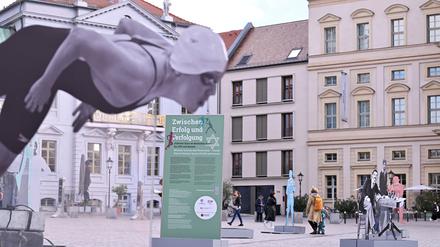 Bis zum 15. November wird auf dem Alten Markt das Schicksal 17 jüdischer Sportstars vorgestellt.