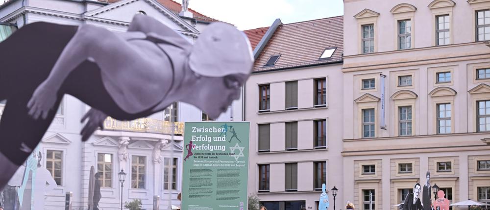 Bis zum 15. November wird auf dem Alten Markt das Schicksal 17 jüdischer Sportstars vorgestellt.