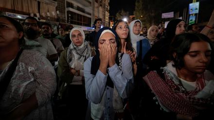 Trauer über die Opfer des Raketeneinschlags in einer Klinik in Gaza.