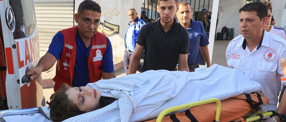 Rettungssanitäter beim Einsatz in Rafah im südlichen Gazastreifen.