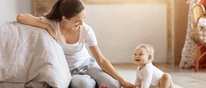 Erstmal zu Hause bleiben: Das Elterngeld ermöglicht vielen Paaren einen verhältnismäßig entspannten Start ins Leben mit Kind.