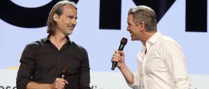 Richard David Precht (links) hat sich im Podcast mit Markus Land für seine Formulierung zum ultraorthodoxen Judentum entschuldigt.