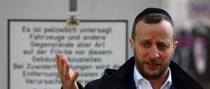 Rabbi Shlomo Afanasev am Tag nach dem Angriff auf die Synagoge.