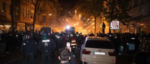 Bei pro-palästinensischen Demos in der Neuköllner Sonnenallee kam es wiederholt zu gewalttätigen Ausschreitungen.