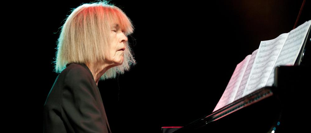 Carla Bley bei einem Gastspiel mit ihrem Trio auf dem Moers Festival.