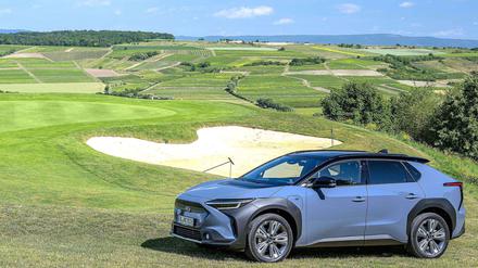 Der Solterra ist das erste rein elektrische Auto der Marke – mit bis zu 466 Kilometer Reichweite.