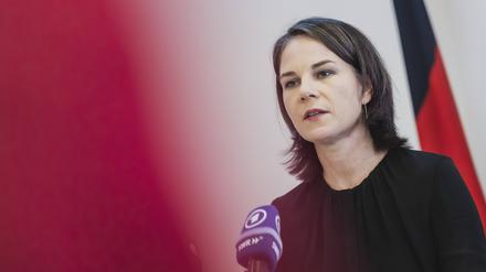 Annalena Baerbock während eines Pressestatements nach ihrer Reise nach Israel und Ägypten in Kairo. 