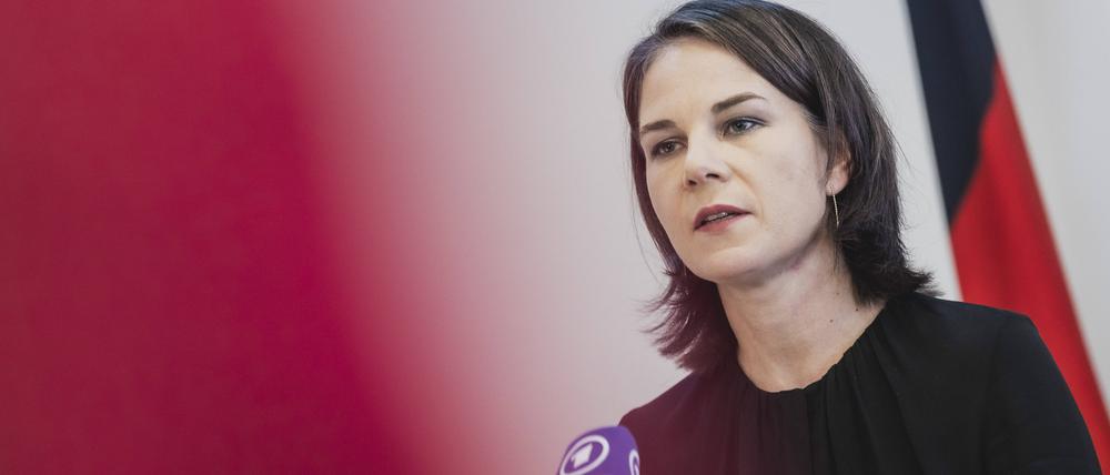 Annalena Baerbock während eines Pressestatements nach ihrer Reise nach Israel und Ägypten in Kairo.