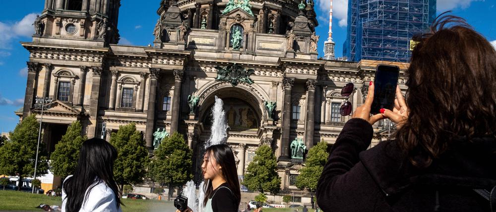 Mit den Touristen kommen etliche Daten in die Stadt.