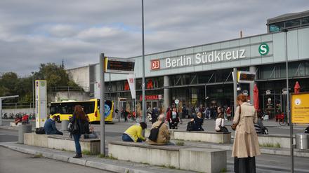 Der Bahnhof Südkreuz und der Bahnhofsvorplatz Hildegard-Knef-Platz in Berlin-Schöneberg, aufgenommen am 8. September 2020 für die "Station meines Lebens" auf Mehr Berlin.

Foto: Kitty Kleist-Heinrich