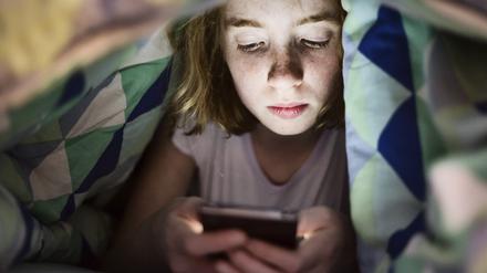 Kinderärzte warnen vor schädlichen Auswirkungen eines unregulierten Medienkonsums.