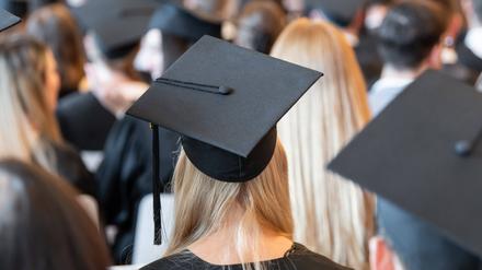 Eine Kommission empfiehlt, bei Fachhochschulen Promotionszentren in forschungsstarken Bereichen einzurichten. Es gibt auch Konfliktpotenzial. 