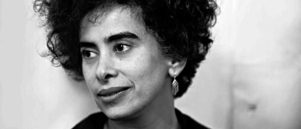 Adania Shibli. Sie wurde 1974 geboren.