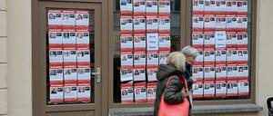 „Entführt“-Plakate in der Brandenburger Straße in Potsdam. 
