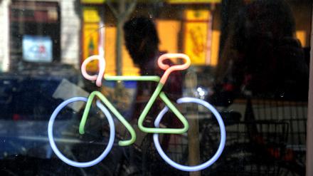 In der Fahrrad-Werkstatt der Pinel GmbH in der Mansteinstraße 14 in Berlin-Schöneberg reparieren vorwiegend psychisch kranke Mitarbeiter kaputte Fahrräder.