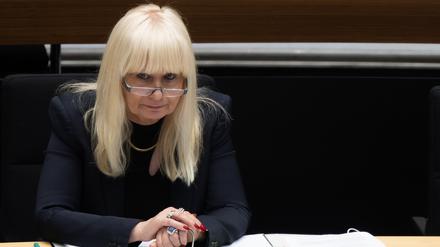 Iris Spranger (SPD), Berliner Senatorin für Inneres und Sport, sitzt während der 36. Plenarsitzung des Berliner Abgeordnetenhauses an ihrem Platz. +++ dpa-Bildfunk +++