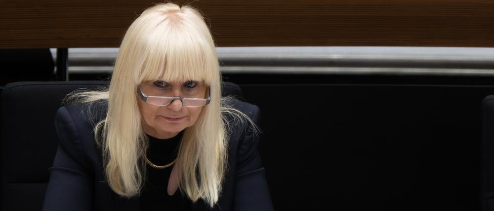 Iris Spranger (SPD), Berliner Senatorin für Inneres und Sport, sitzt während der 36. Plenarsitzung des Berliner Abgeordnetenhauses an ihrem Platz. +++ dpa-Bildfunk +++