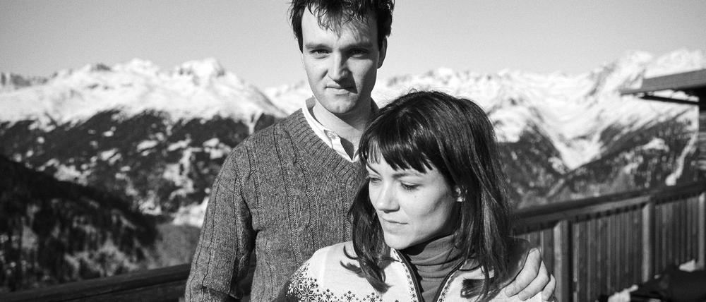 Eiskalt erwischt. Doktorand Johannes Leinert (Jan Bülow) und Pianistin Karin Hönig (Olivia Ross).