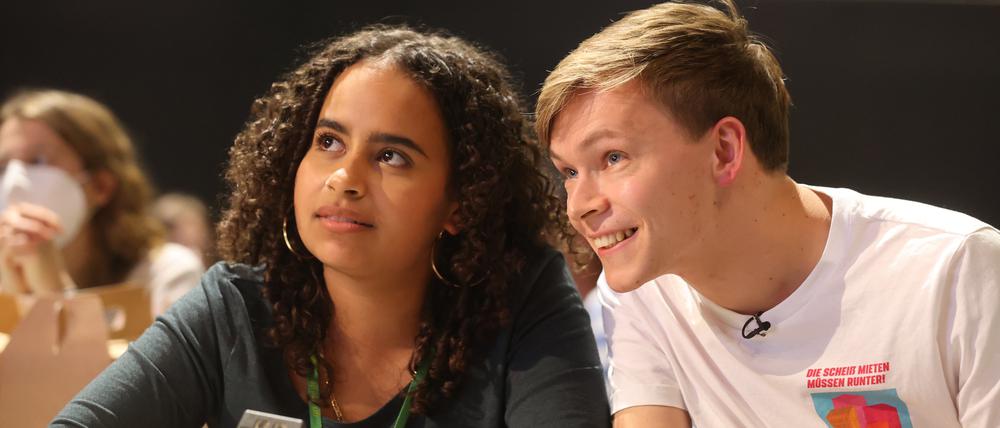 Die Vorsitzenden der Grünen Jugend Sarah-Lee Heinrich (l) und Timon Dzienus sind unzufrieden mit dem Kurs der eigenen Partei. (Archivfoto)