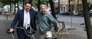 Sechs Tandems hat die gemeinnützige Unternehmergesellschaft „meet2respect“ aktuell im Einsatz. Hier zu sehen: Rabbiner Elias Dray und Imam Ender Cetin. 