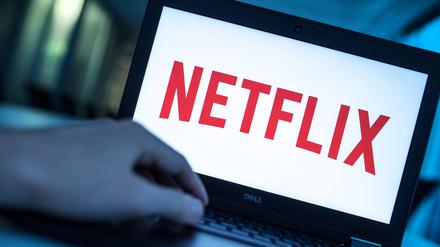 Das Logo des Video-Streamingdienstes Netflix ist auf dem Display eines Laptops zu sehen.