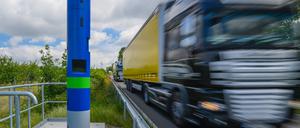 Eine Kontrollstelle zur Erfassung der Maut für LKW an der Bundesstraße 87 bei Frankfurt (Oder).