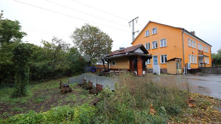 Neben dem Golmer Lokal „Stellwerk“ könnte der neue Jugendort entstehen.